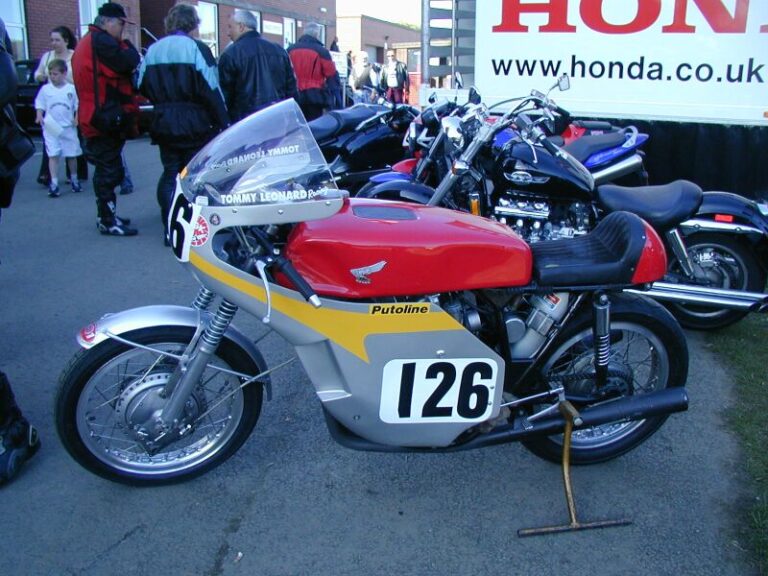 Různé – 2002 TT Isle of Man