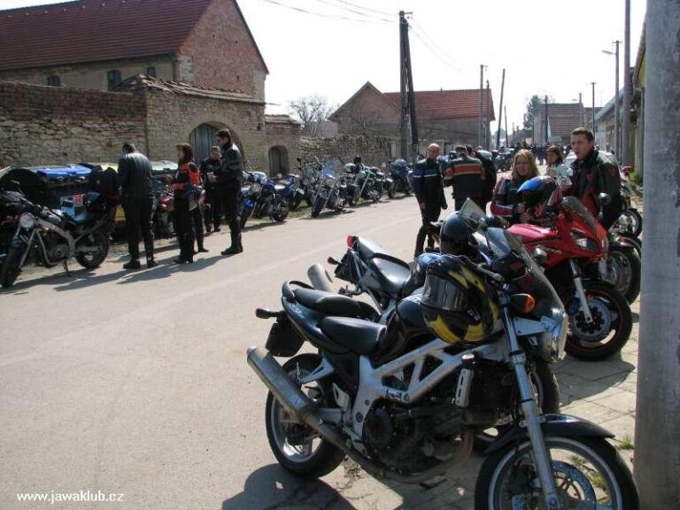 Zahajawačky – Zastávka v Mělníku – Moto JJ